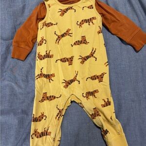 Hanna Andersson Yellow Tiger Print Long Sleeve Tee + Overall Set